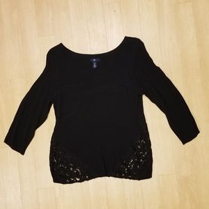 Black 3/4 slee top with lace detail on the sides.
